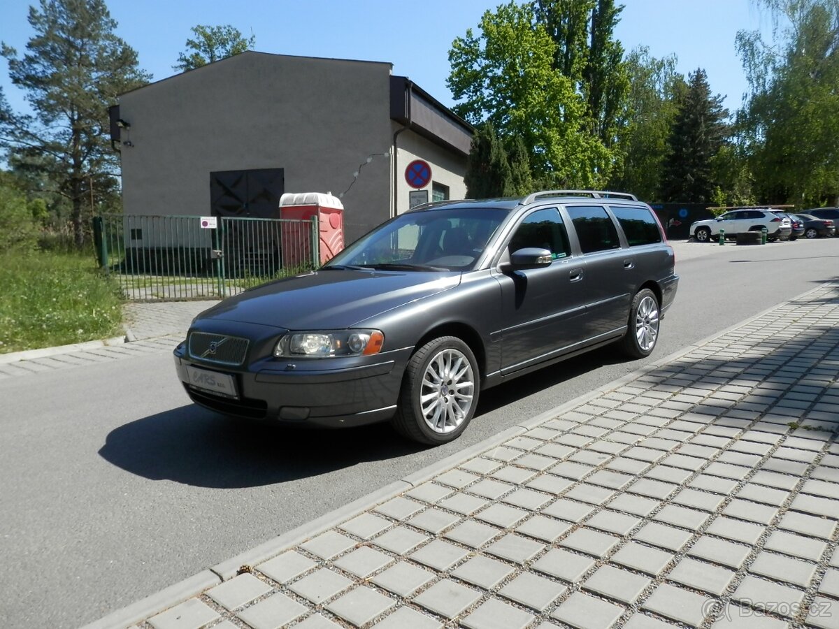Volvo V70 2.4D5 Automat, Polokůže, Xenon