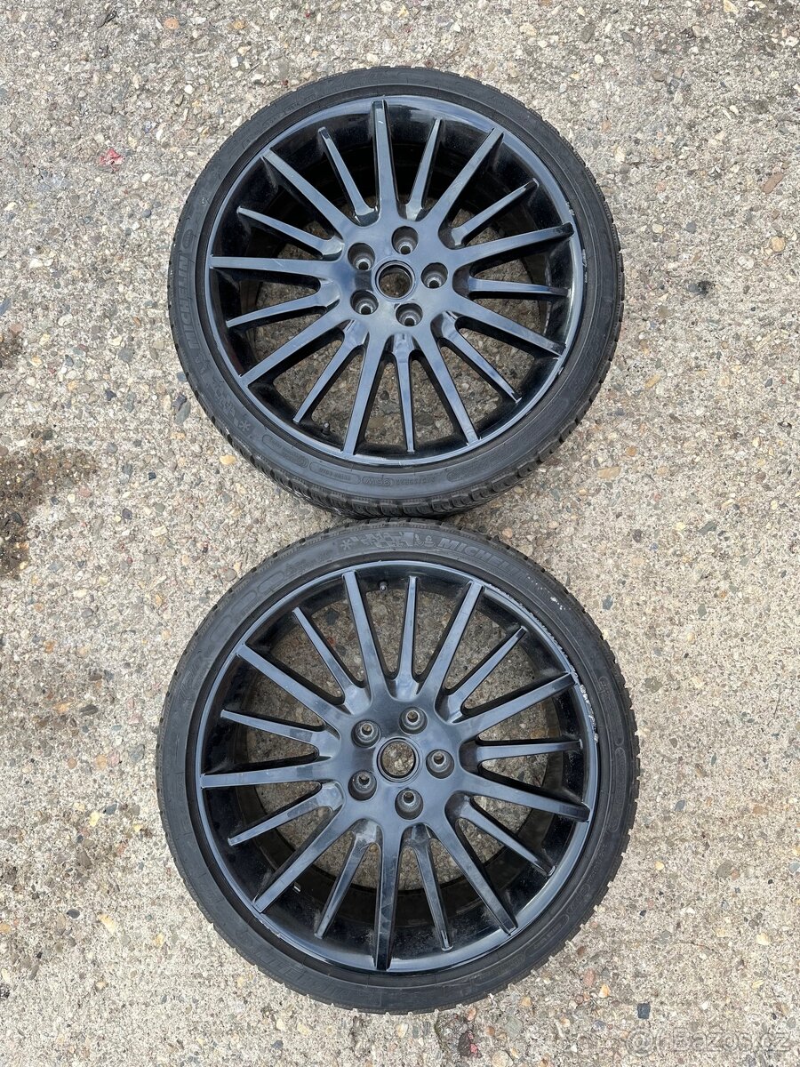 Kola Maserati R20 a zimní pneu Michelin