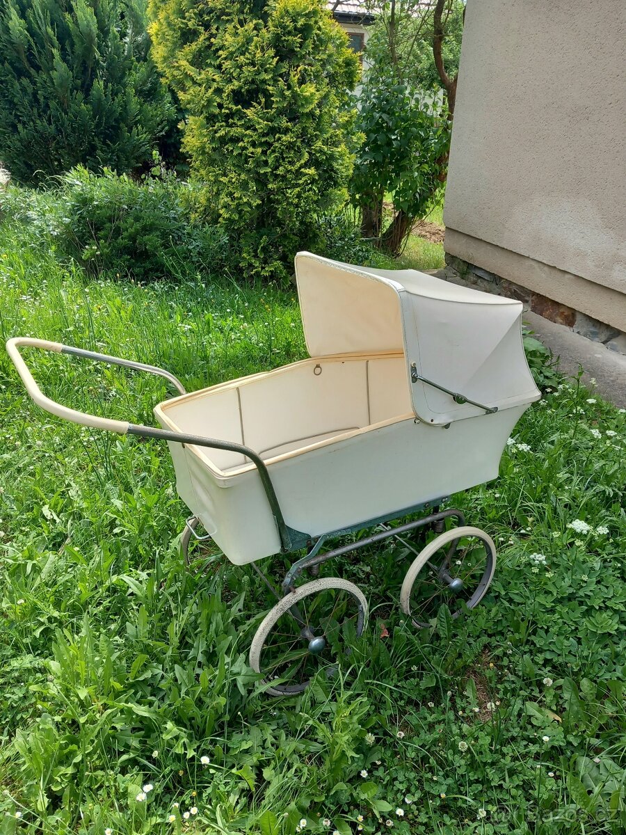 Retro kočárek Liberta
