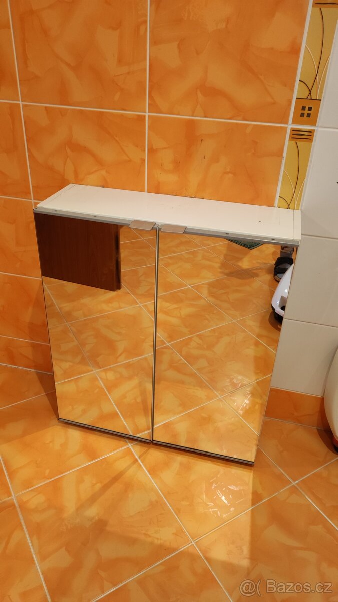 Zrcadlová skříňka