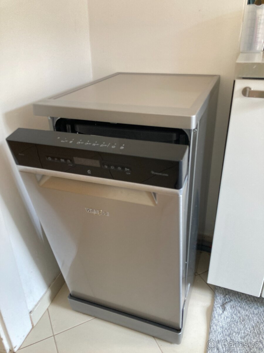 Myčka nádobí Whirlpool WSFO 3O34 PF X nerez
