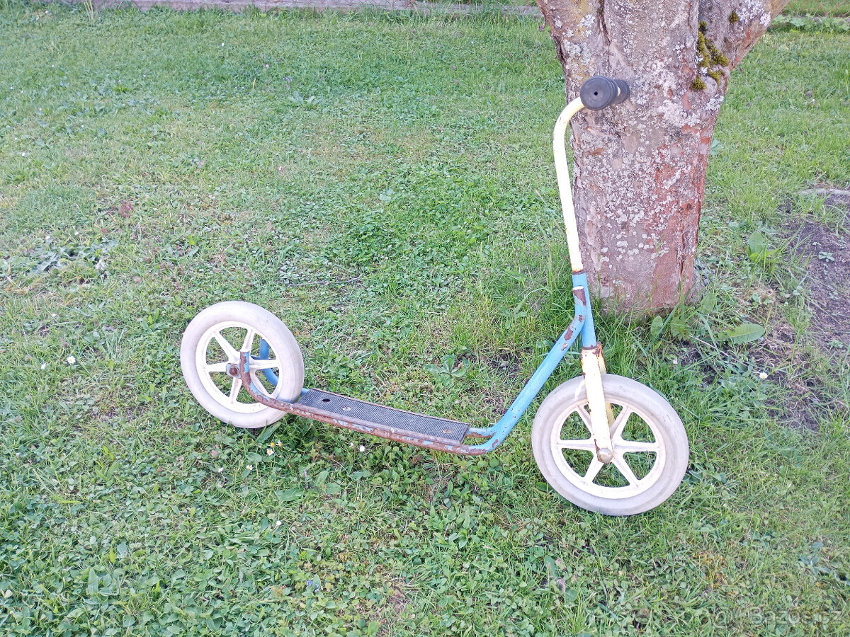 Dětská retro koloběžka