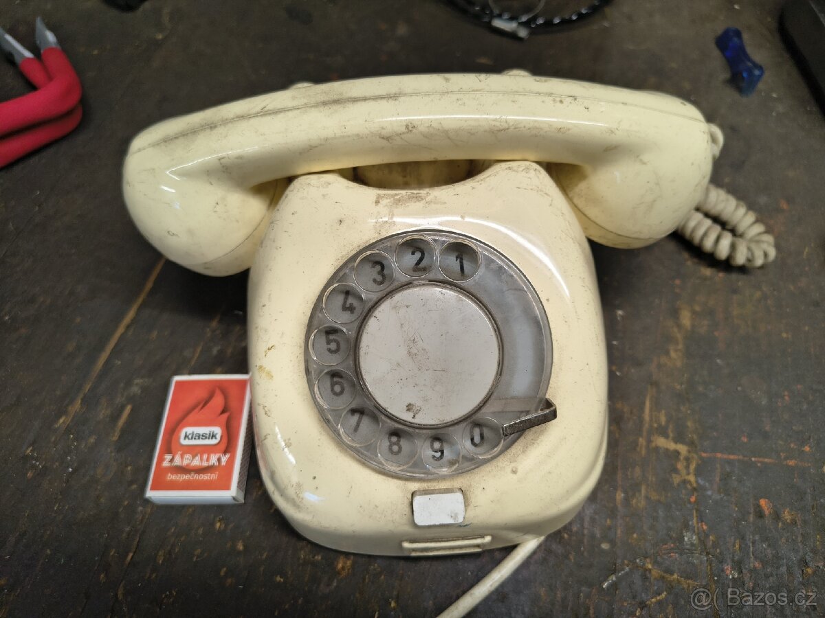 Retro telefon Tesla – otočný číselník, nálezový stav
