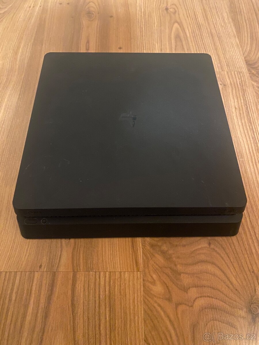 Sony PlayStation 4 černá