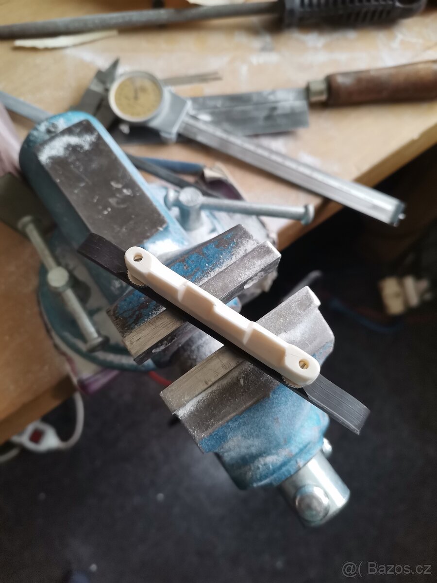 Kostěný vrchní díl kobylky - mandolína