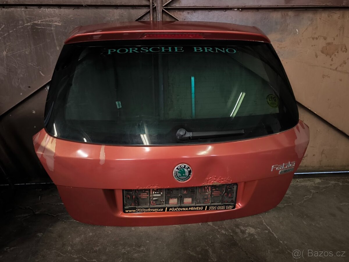 Škoda Fabia víko kufru
