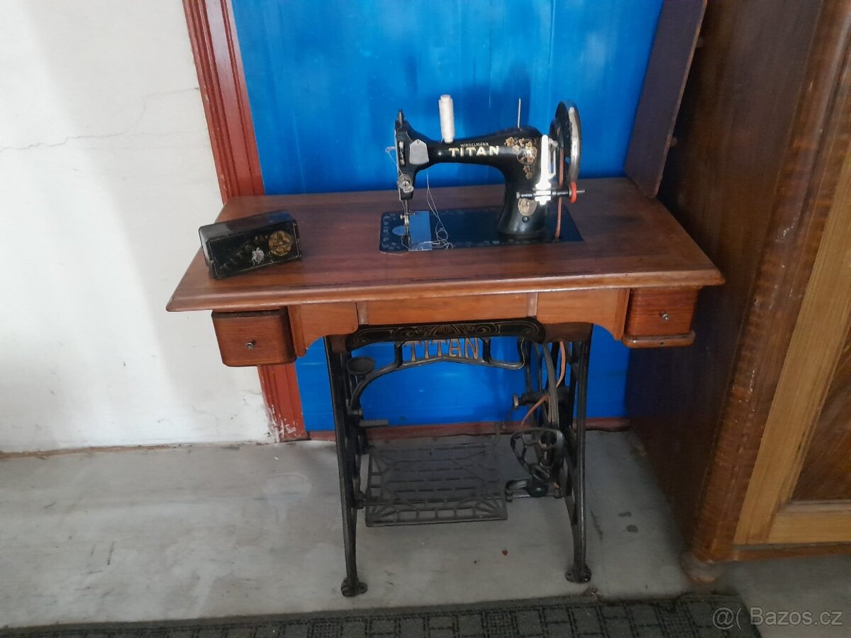 Prodám starožitný šicí stroj Titan