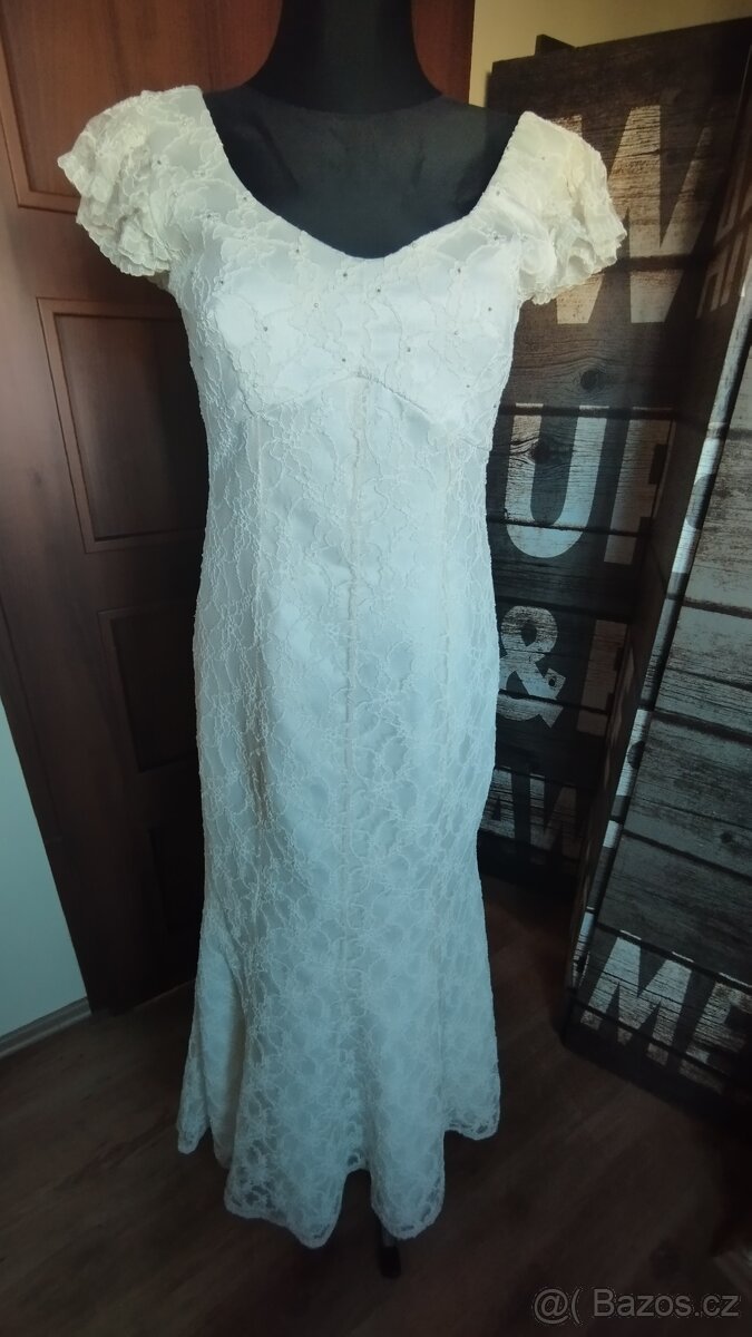 Krajkové šaty