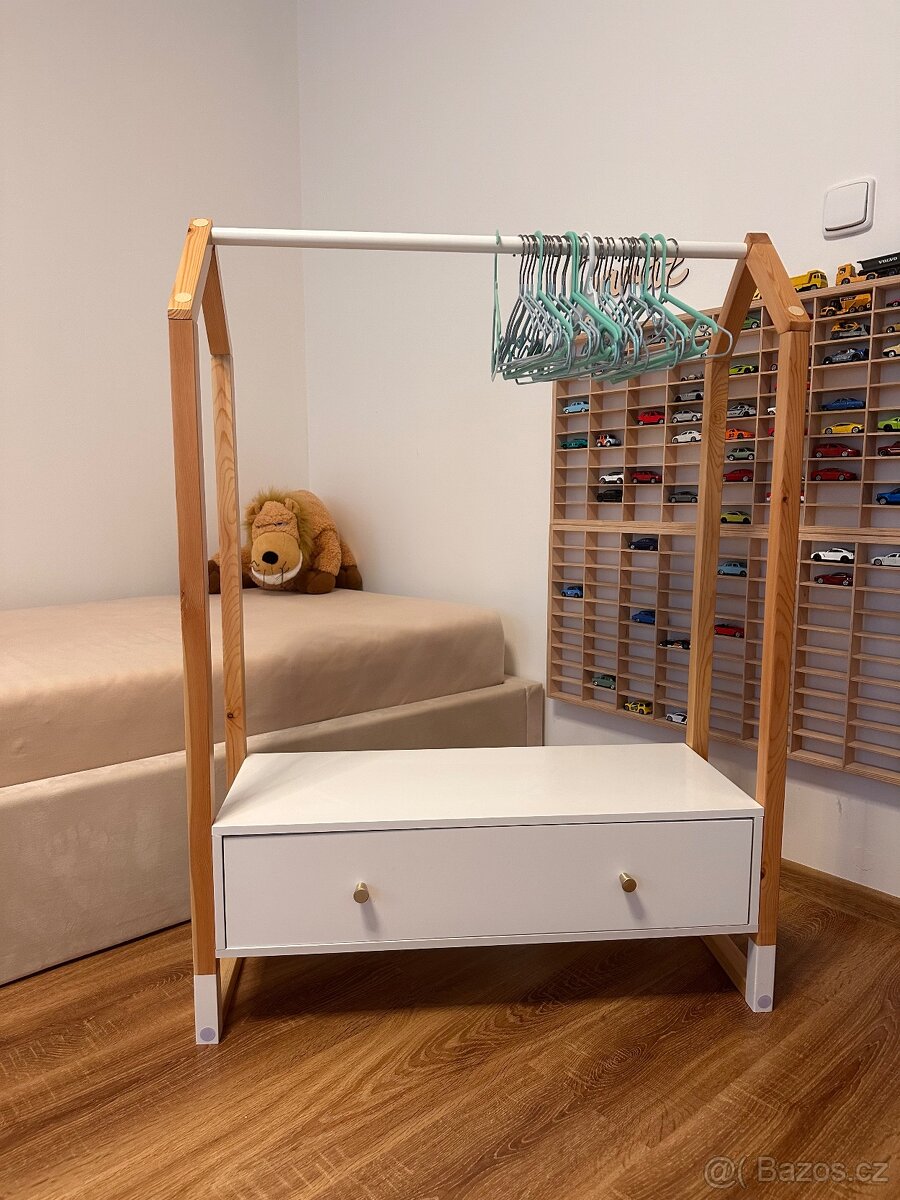 Nádherný dětský domeckovy věšák