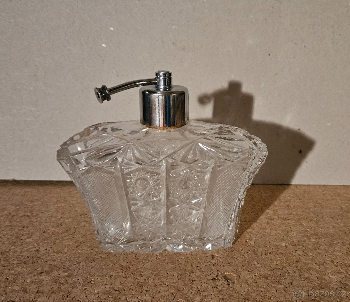 Brus sklo křišťál nádoba na parfém