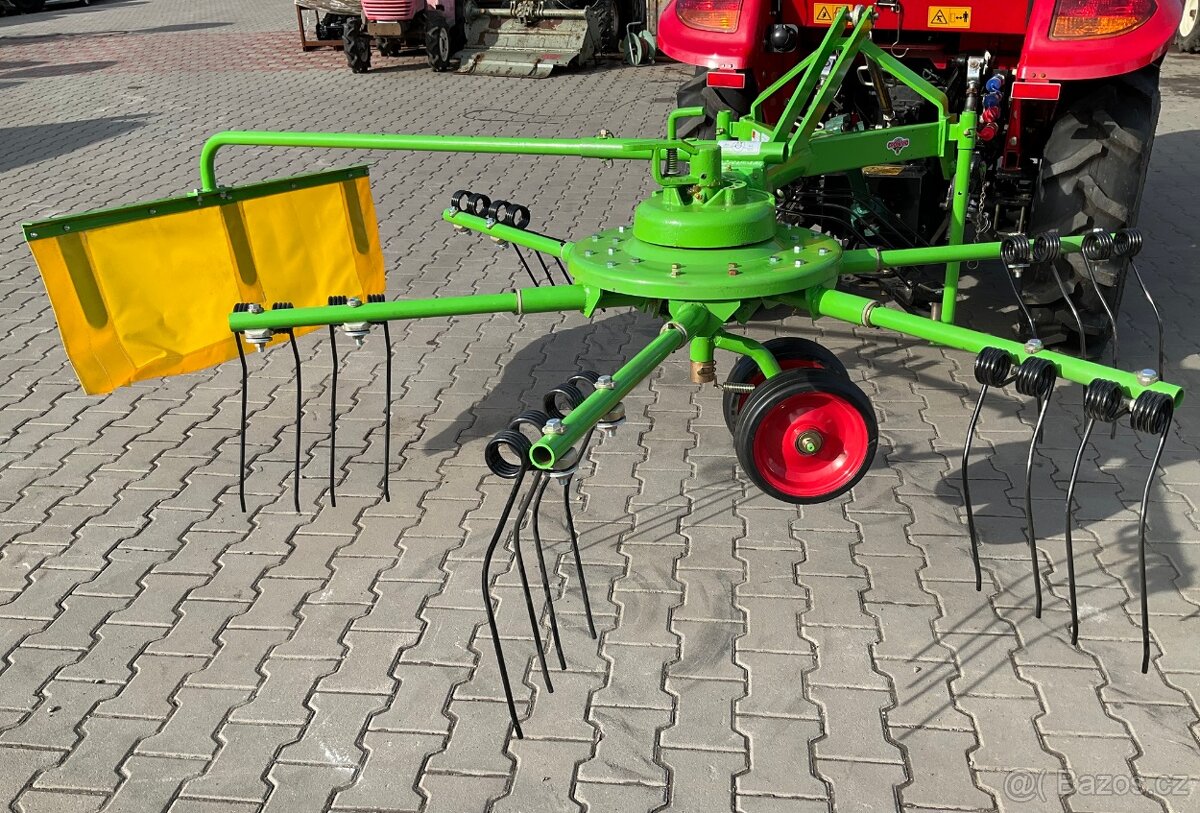 Nahrabovač sena, obracečka za traktor