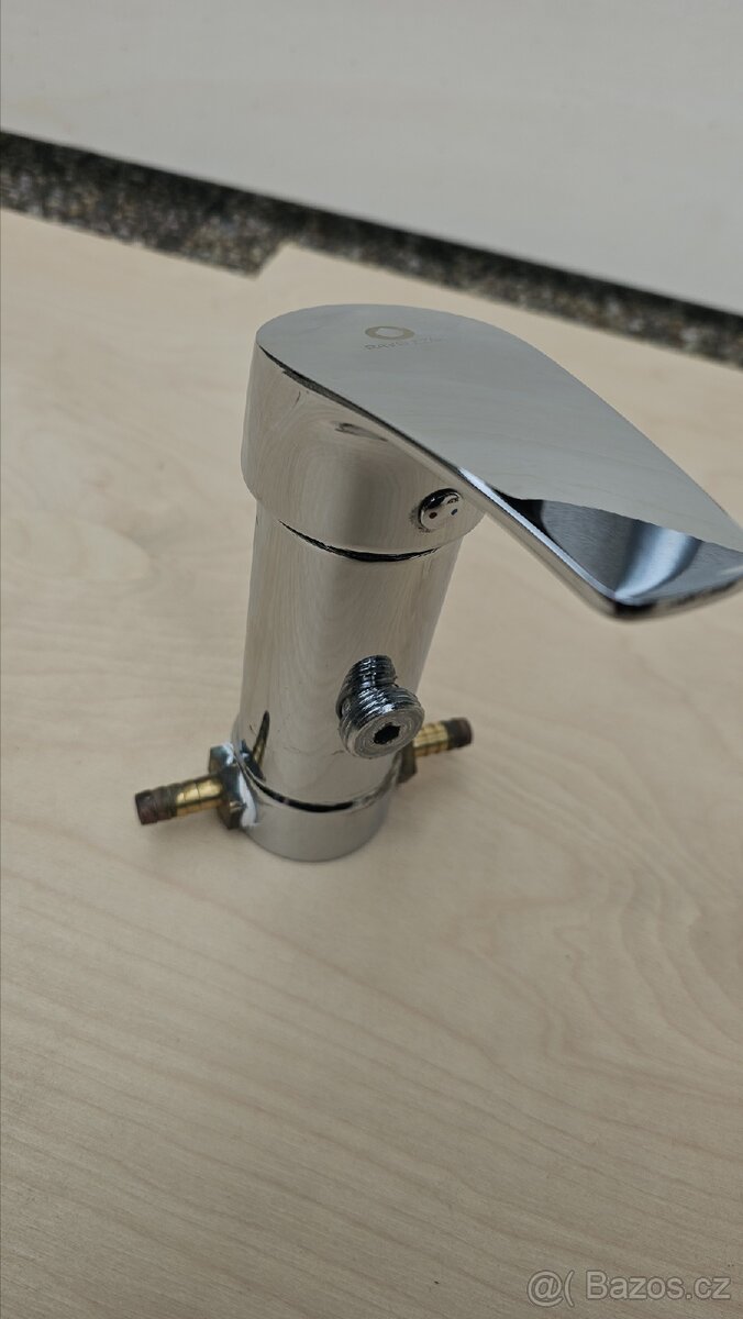 Vodovodní baterie s hadičníky 10mm.