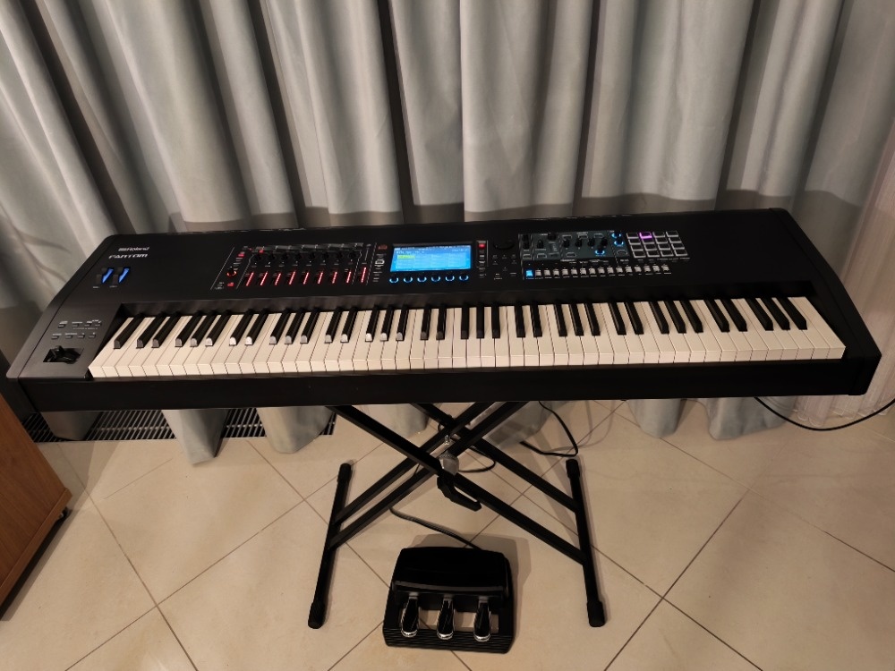 Prodám Roland Fantom 8