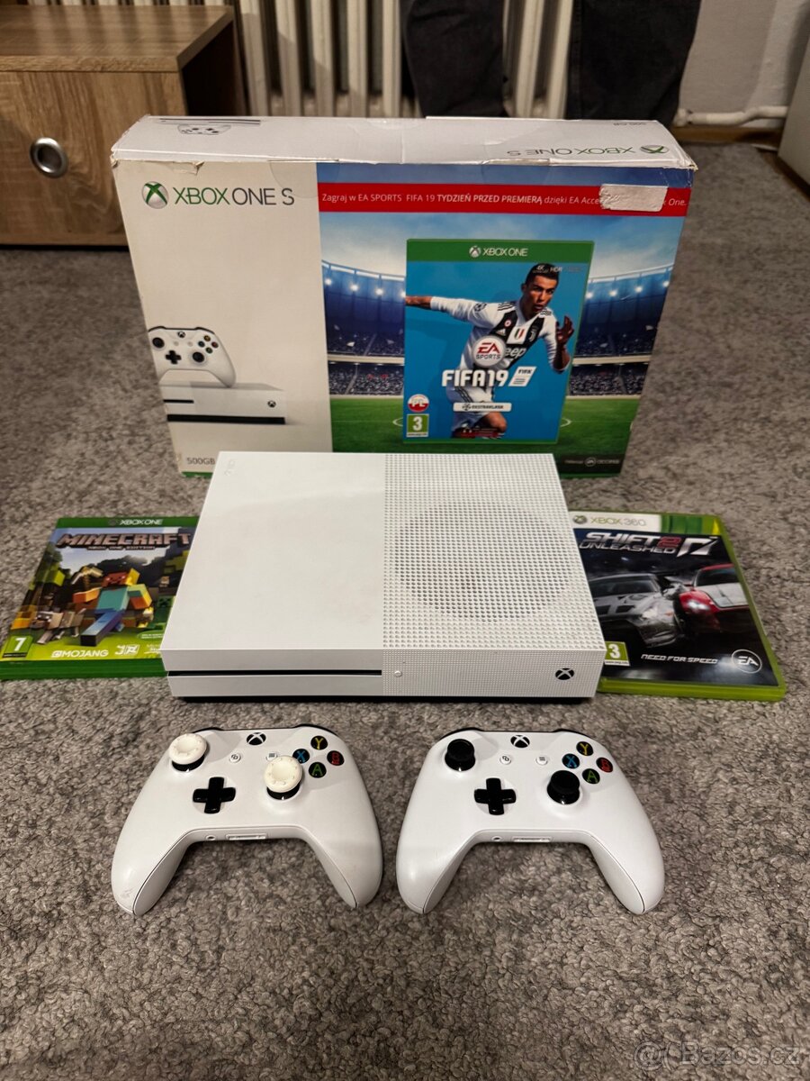 Xbox one s + příslušenství