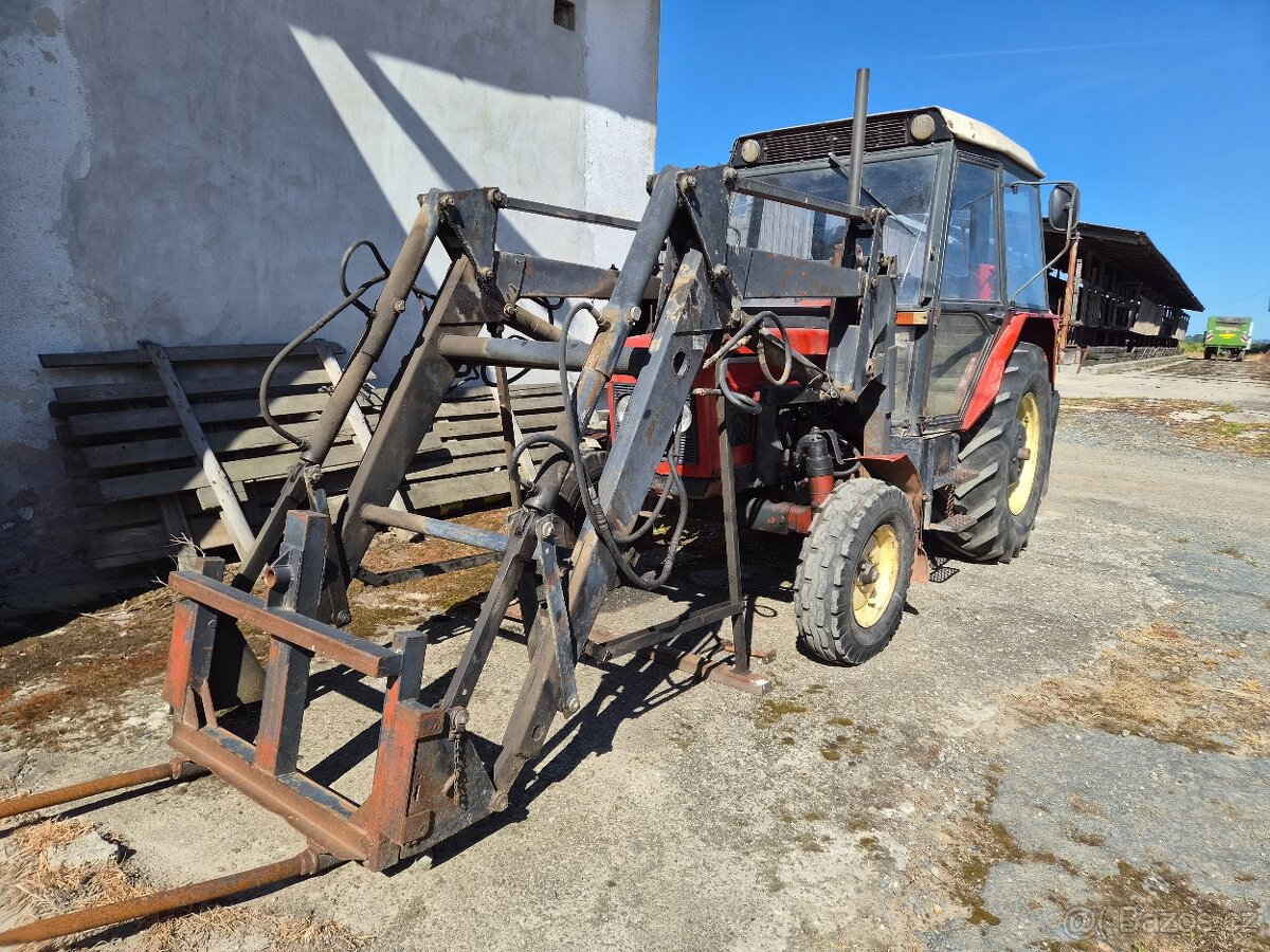 Zetor 7011 s čelním nakladačem