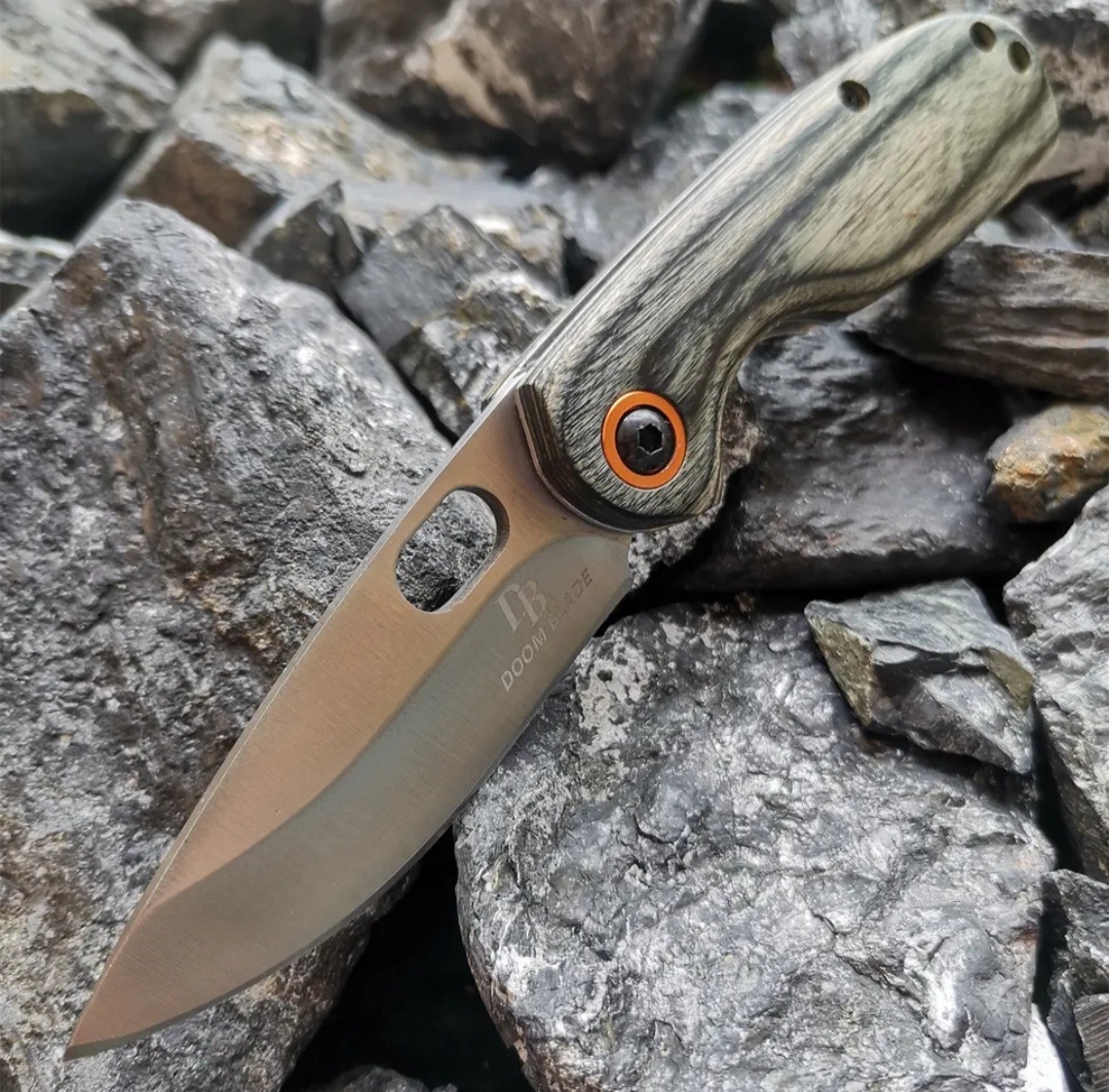 Outdoorový lovecký nůž