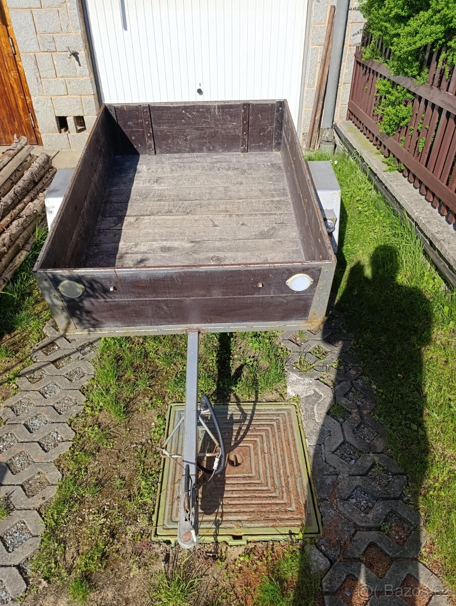 Přívěsný vozík