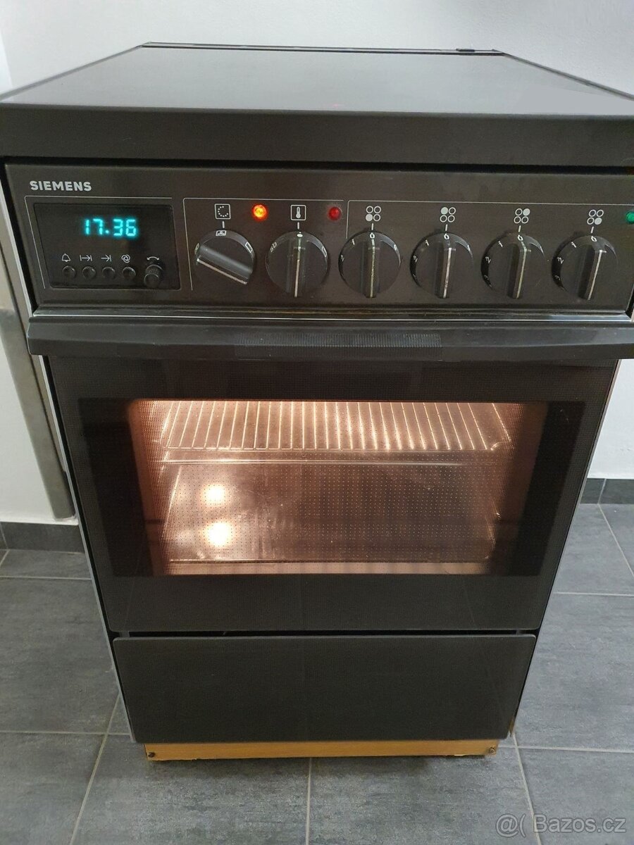 sporák na zásuvku 230V se sklokeram. deskou