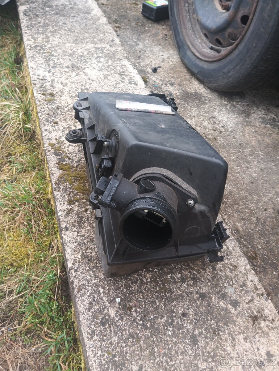 Prodám filtr box s váhou vzduchu na Octavia 1 1.8t