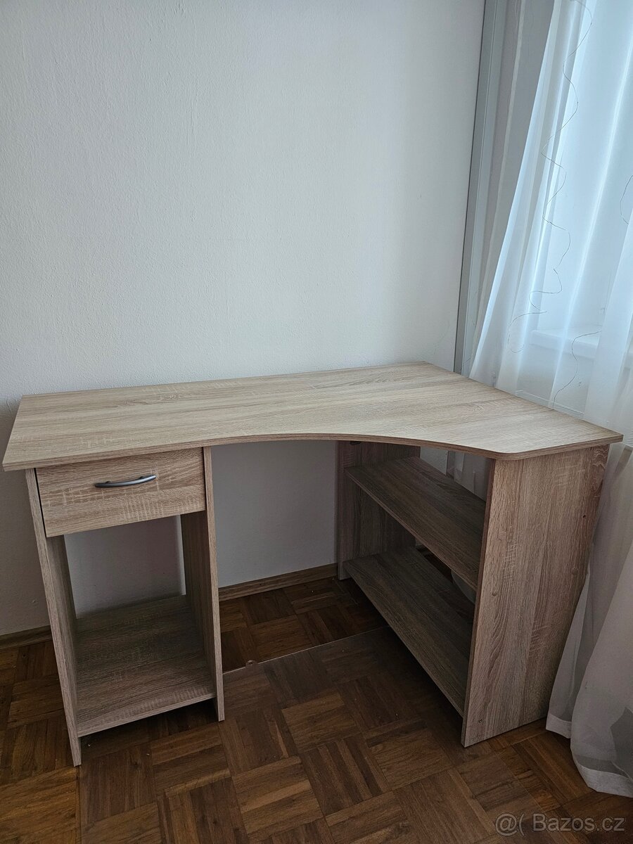 Rohový psací stůl