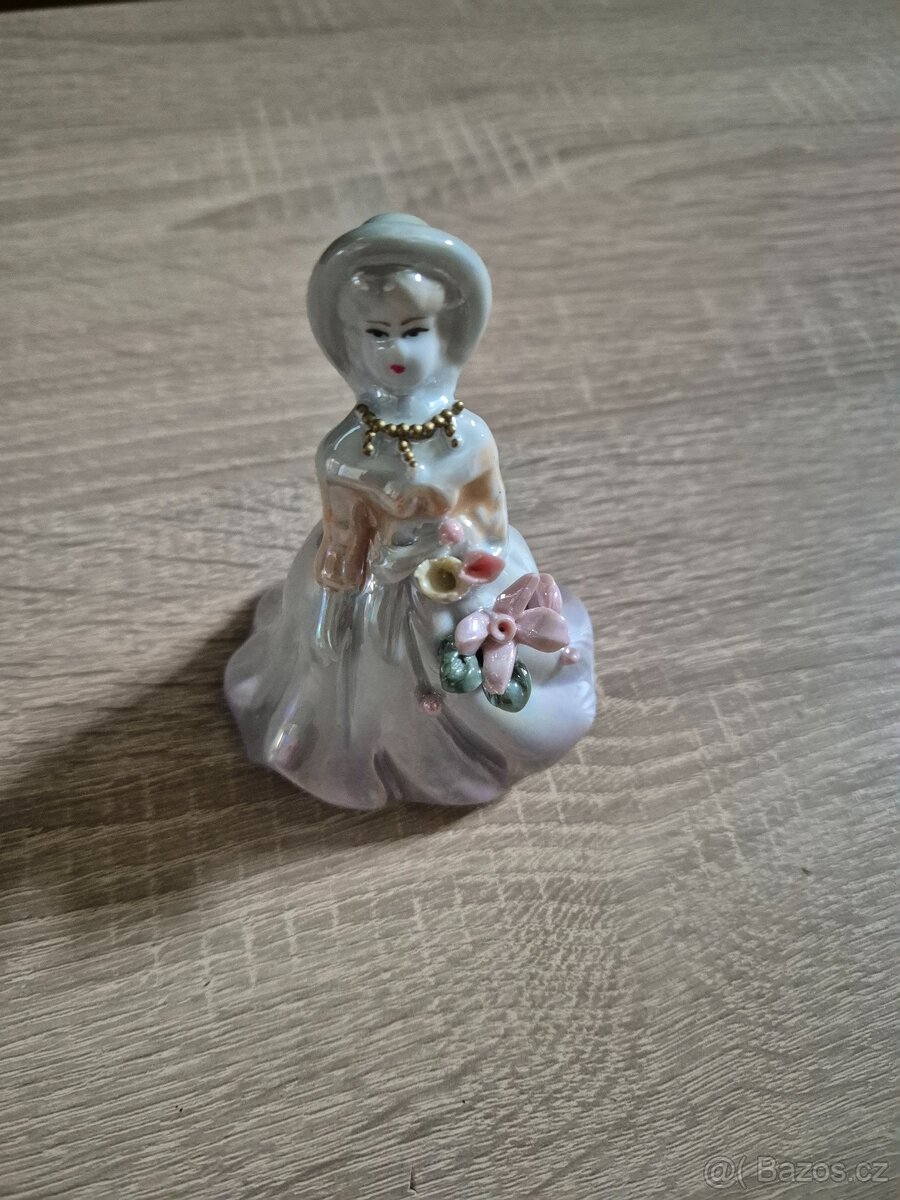 Porcelánový zvoneček