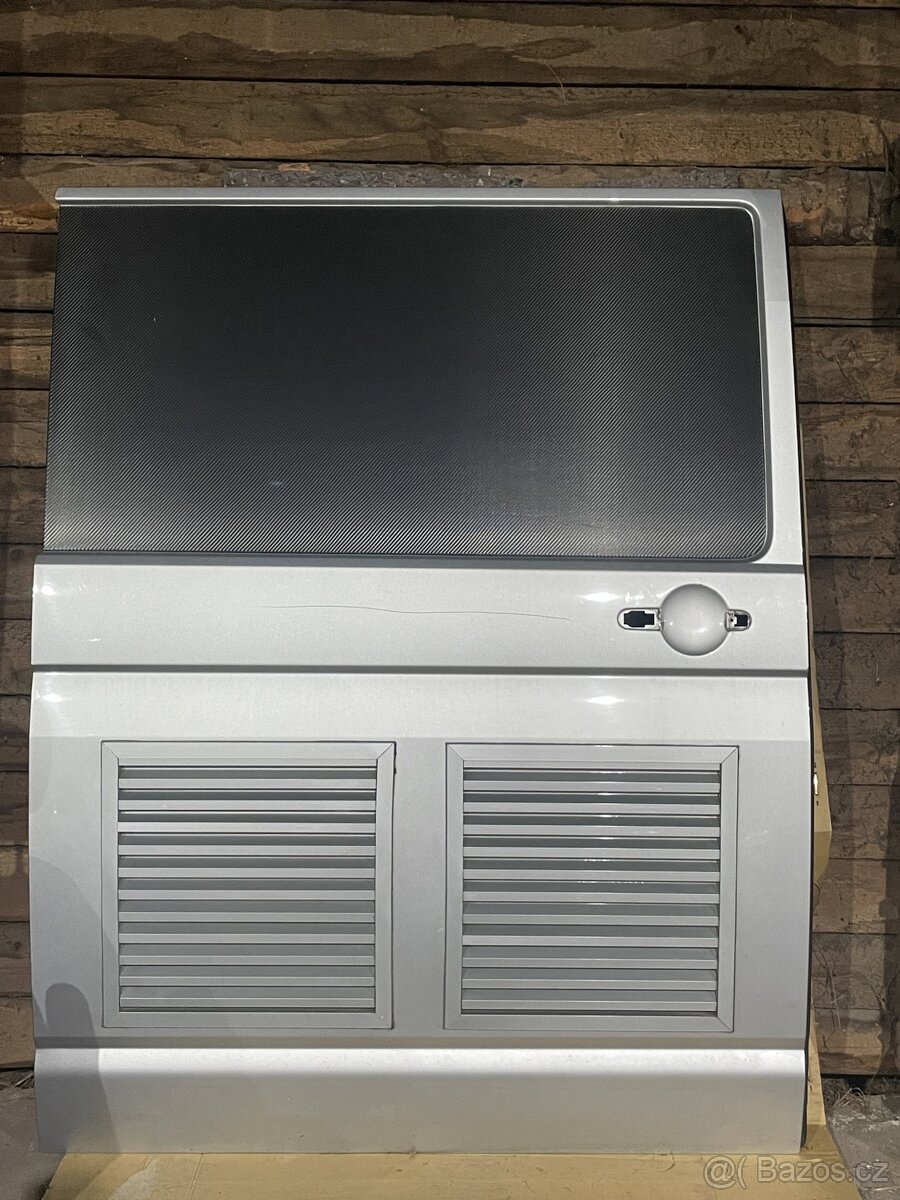 PRAVÉ posuvné DVEŘE na VW T5 T6 s ventilačními mřížkamy