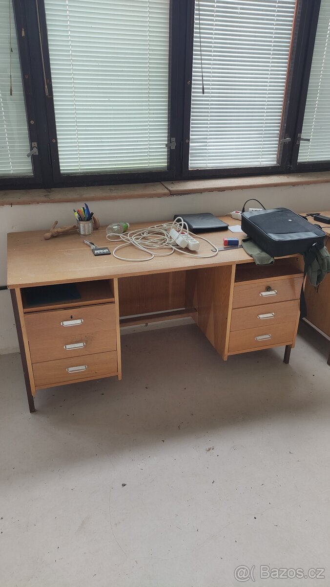 Dřevěný pracovní stůl se šuplíky 2 ks