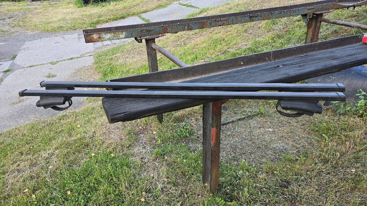 Příčníky Thule na hagusy 135 cm