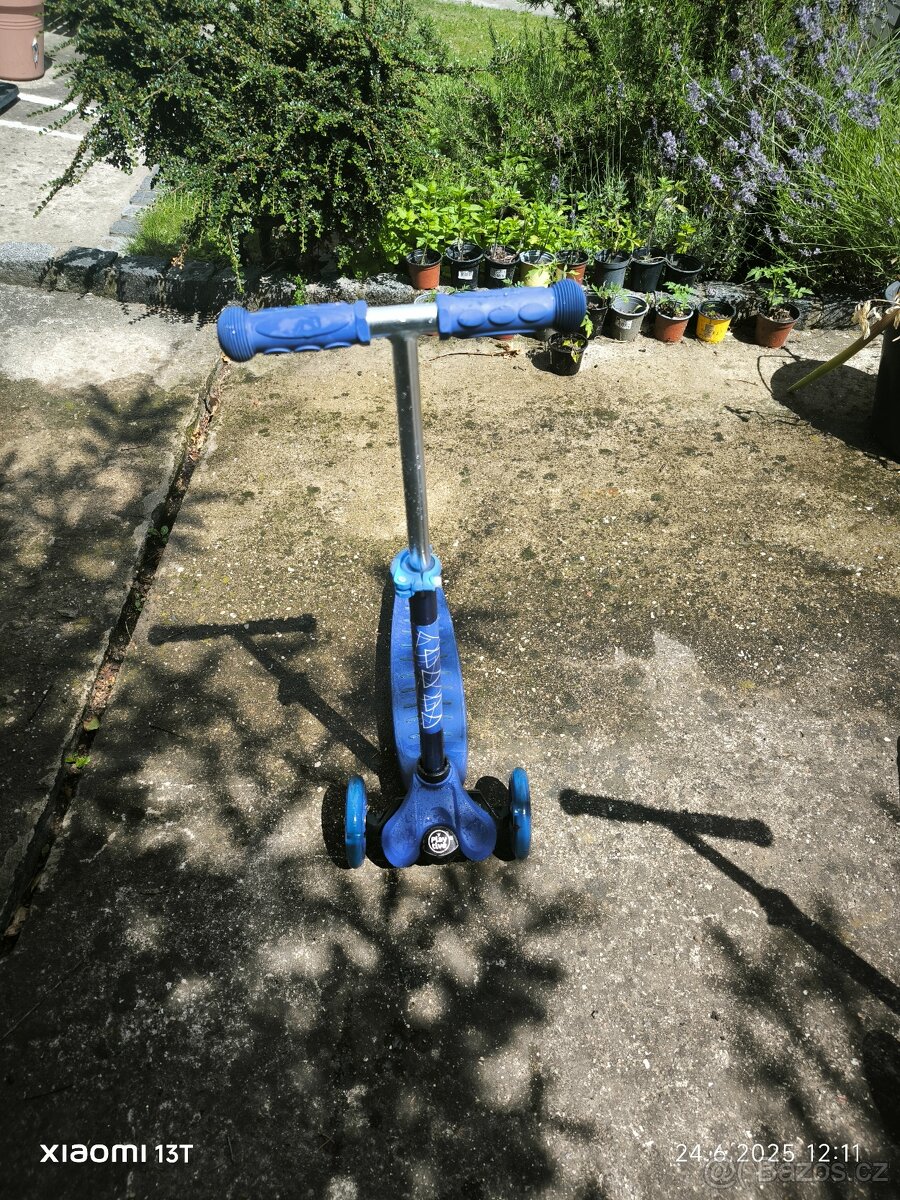 Dětská koloběžka Playtive