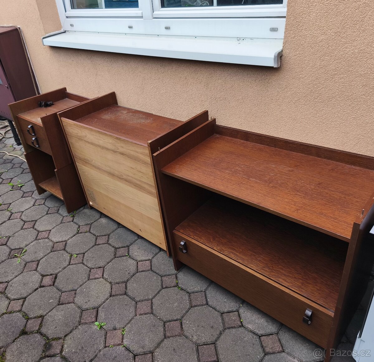 Skříně, poličky, stolky