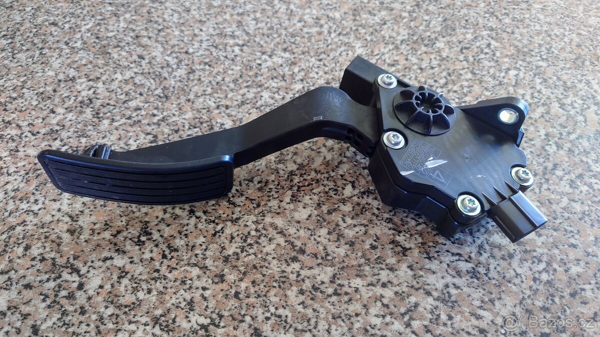 Originální plynový pedál Subaru