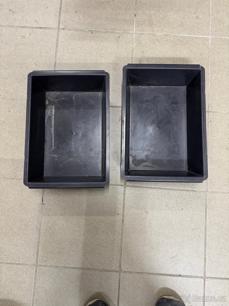 Prodam kastlíky pod 3.řadu sedaček Vw Multivan