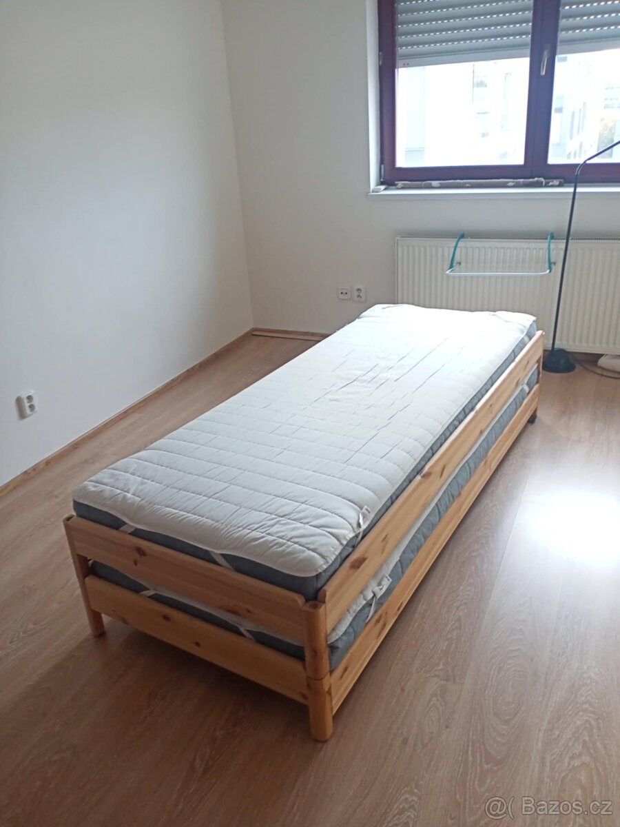 Prodám 2 ks stohovatelných posteli + Dvě matrace
