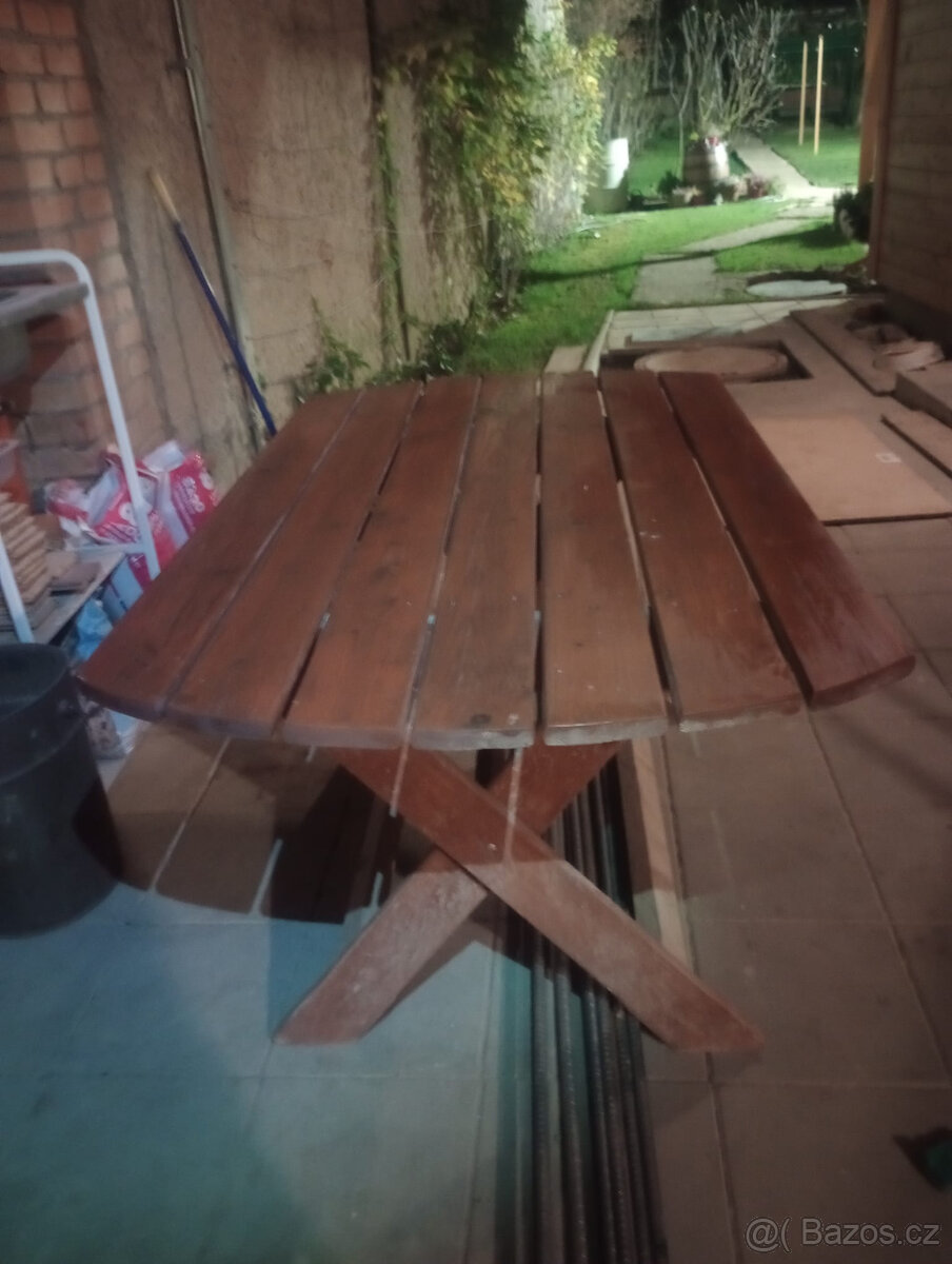 Set zahradního nábytku (stůl + 6 židlí)