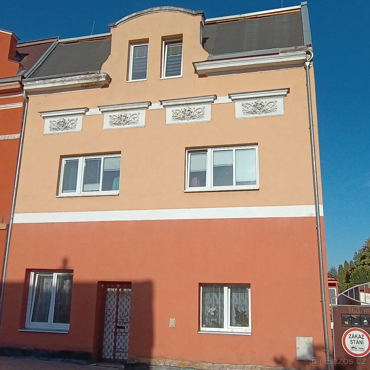 Prodej rodinného domu 4x byty+ garáž bungalov Hostomice