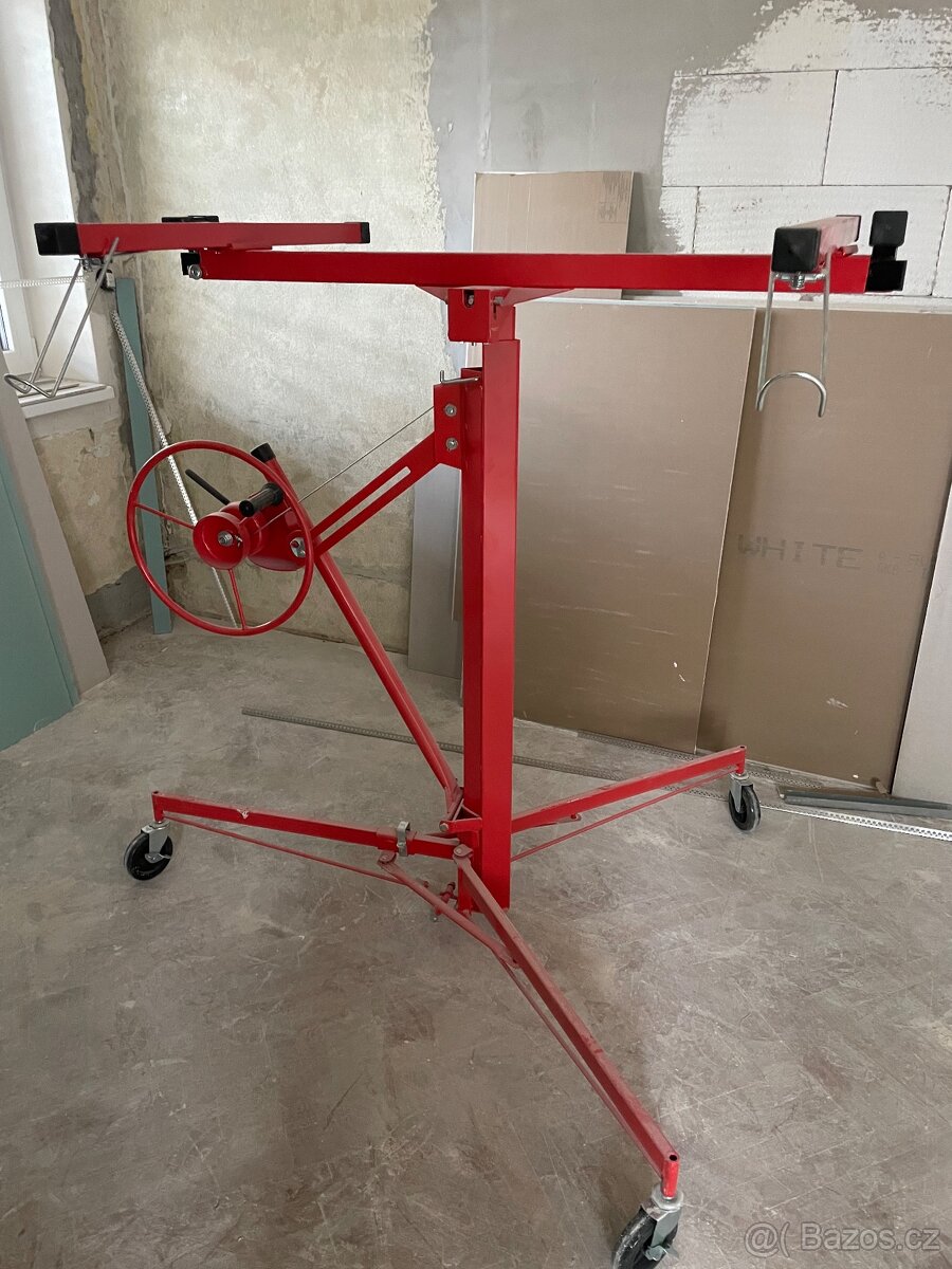 Nové zvedací zařízení na sádrokarton
