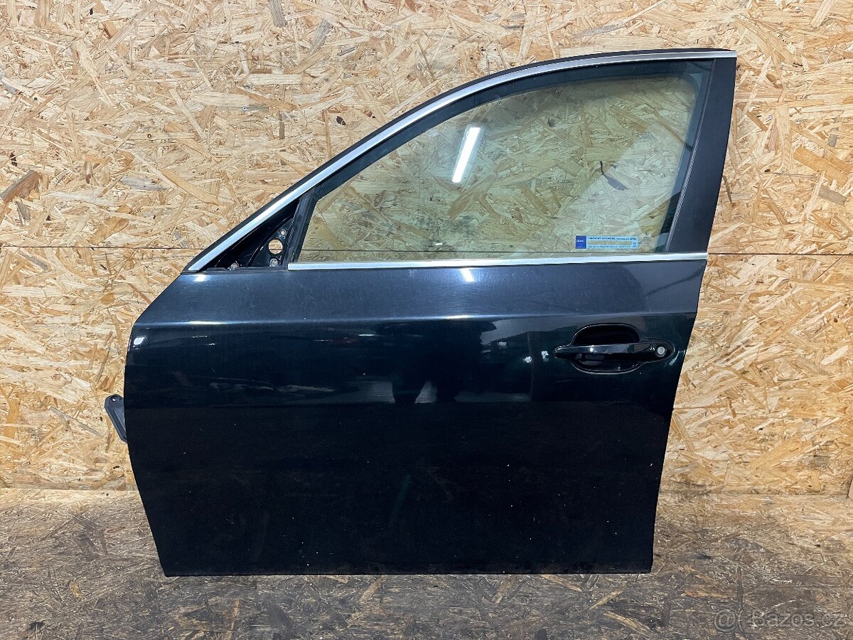 NASTROJENÉ LEVÉ PŘEDNÍ DVEŘE BMW E61/60 Black Sapphire Met.