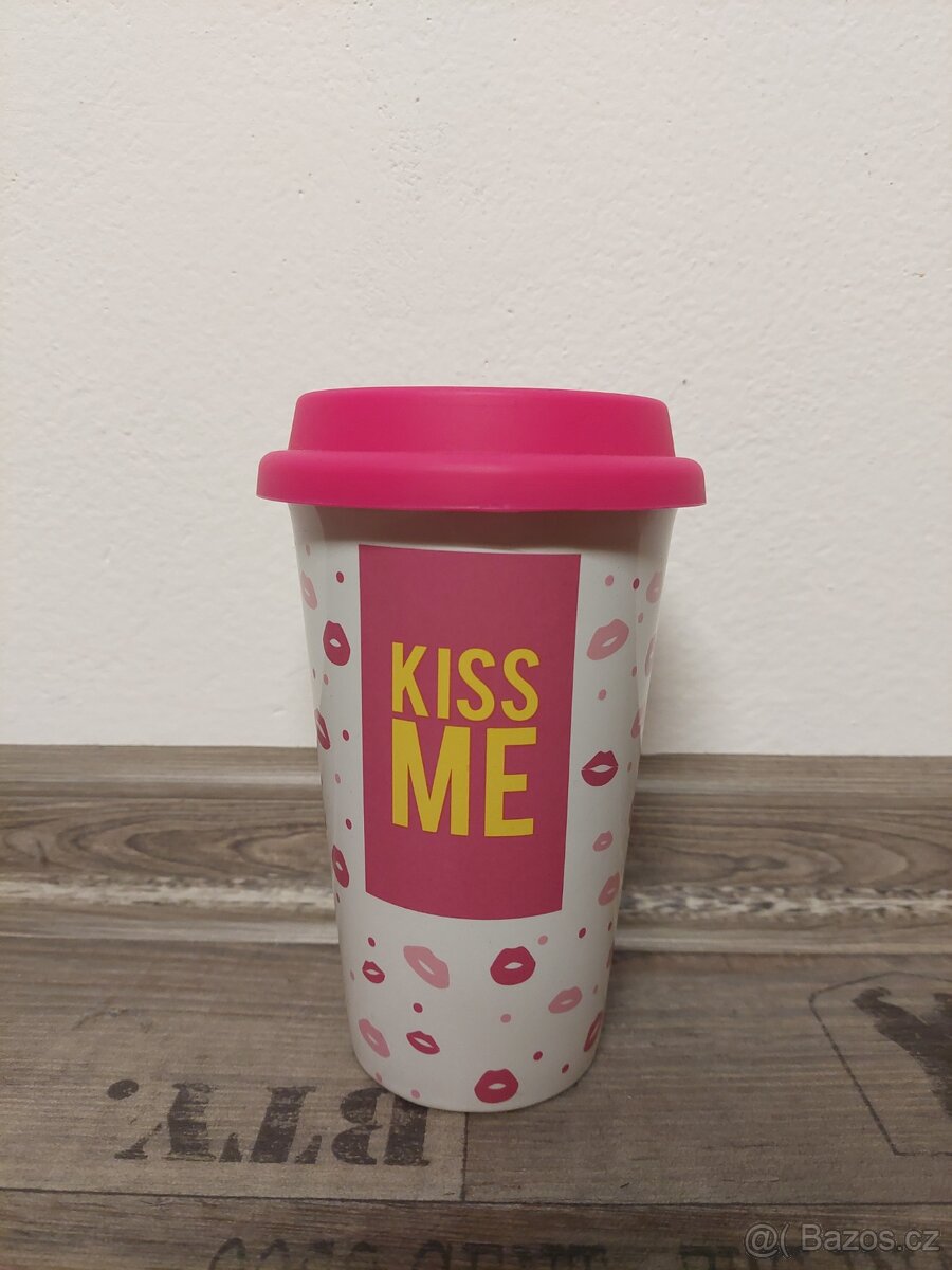 NOVÝ hrnek s víčkem