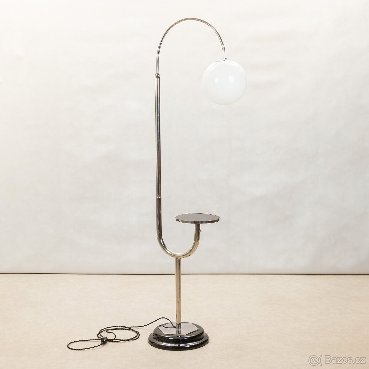 STOJACÍ LAMPA-FUNKCIOALISMUS