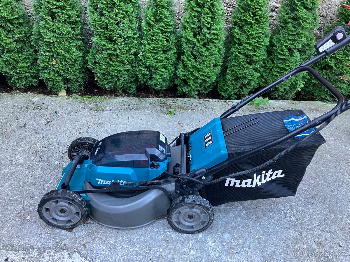 AKU sekačka s pojezdem Makita DLM462