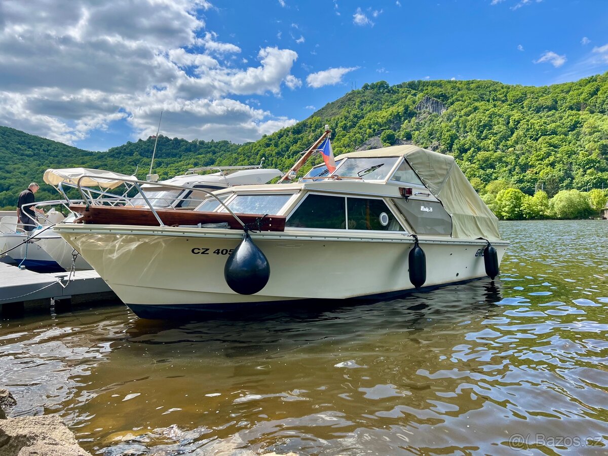 Motorova kajutova lod Windy24 - pěkný stav