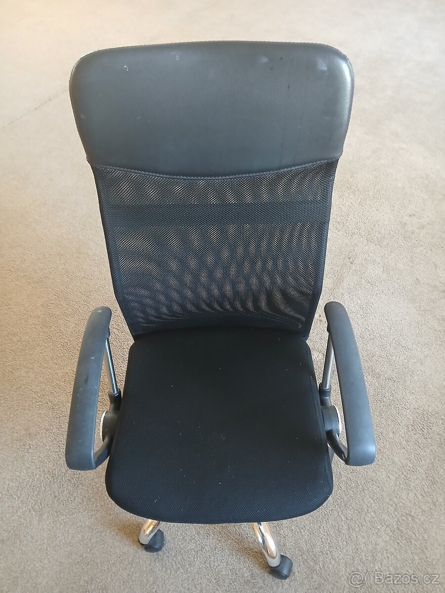 Prodám kancelářské křeslo.