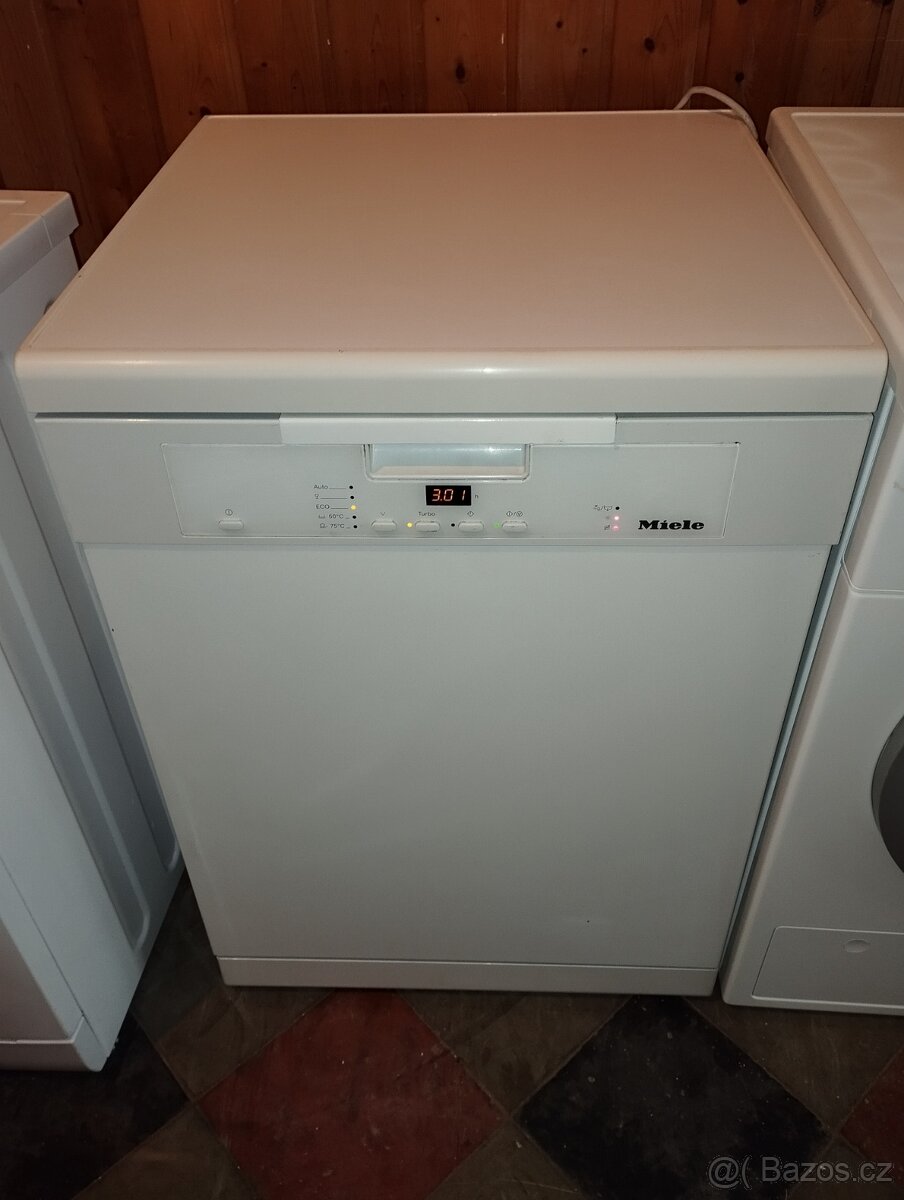 Volně stojící myčka zn. Miele