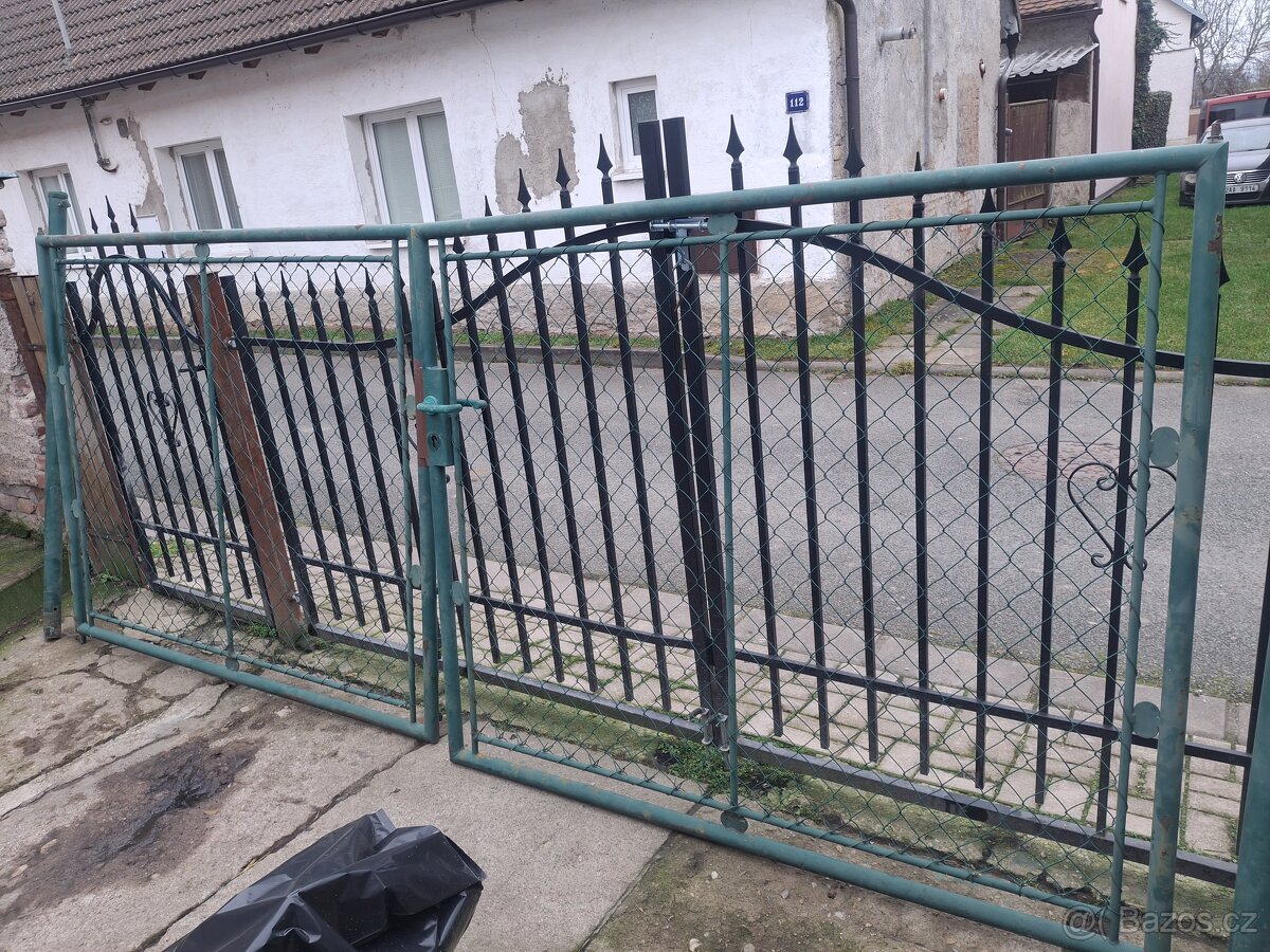 Prodám starší vrata