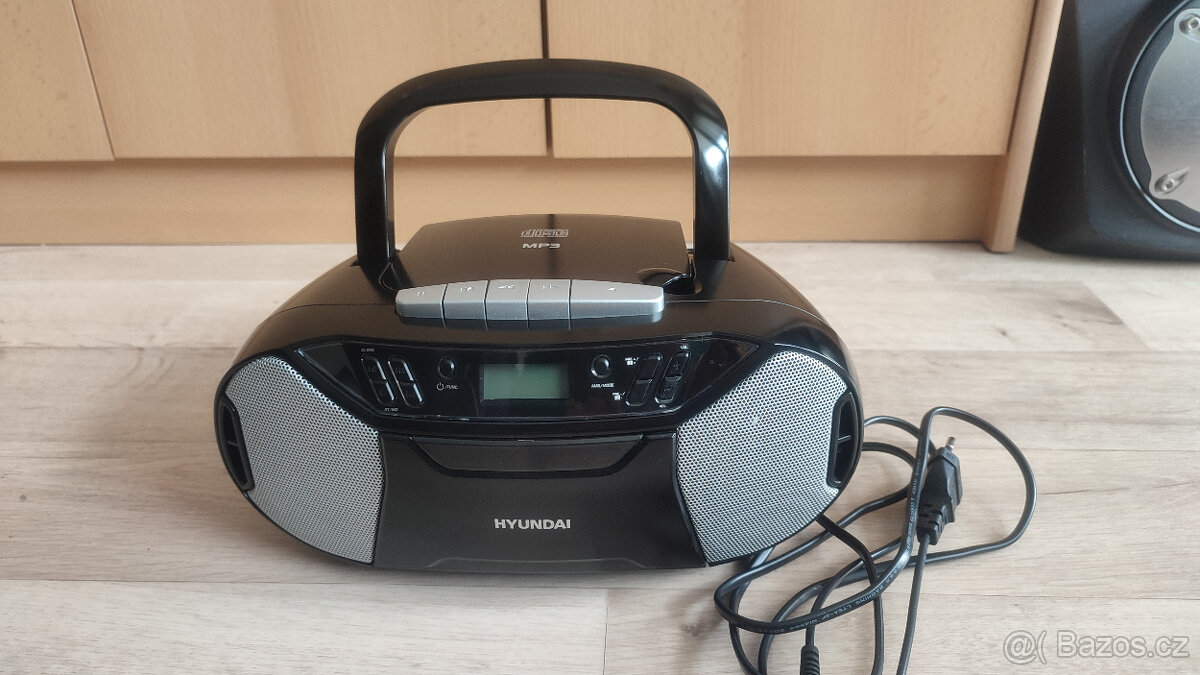 Hundai přenosný radiomadnetofon TRC 333 AU3 BT Bs CD/MP3/USB