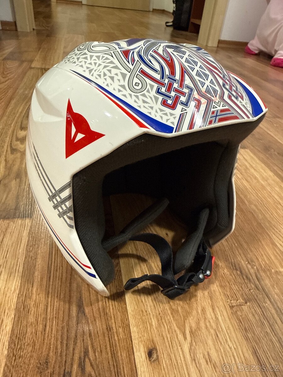 Lyžařská přilba Dainese