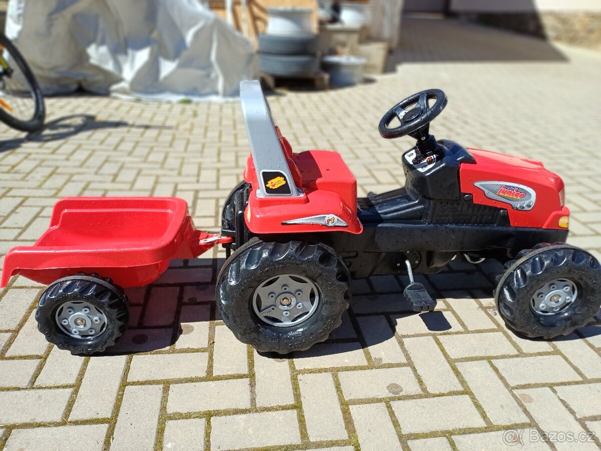 Šlapací traktor s vlečkou