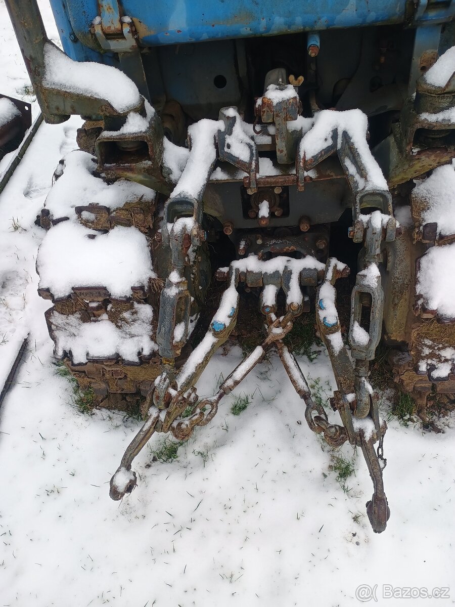 Pásový traktor Bolgar T 54