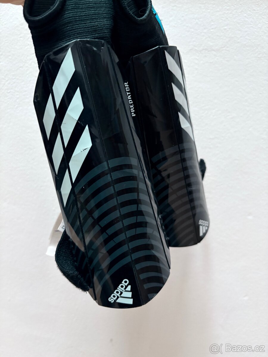 Fotbalové chrániče Adidas Predator SG MTC J černé