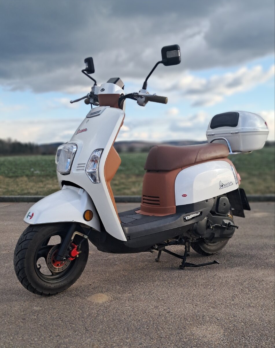 Skůtr 100ccm 4T FAKE "Vespa"